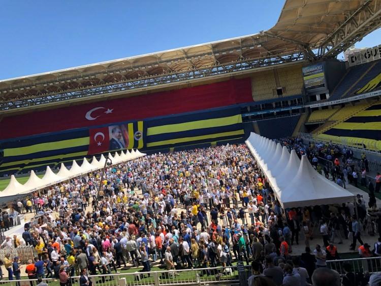 Fenerbahçeli ünlü isimler de oylarını kullandı