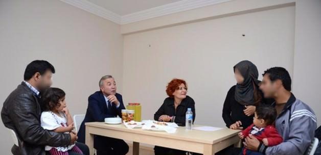 Hamdi Akın 6 evini mültecilere açtı