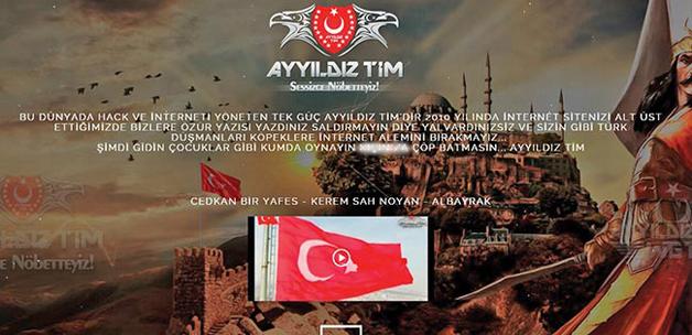 Anonymous'u Ayyıldız çarptı: Sen git kumda oyna