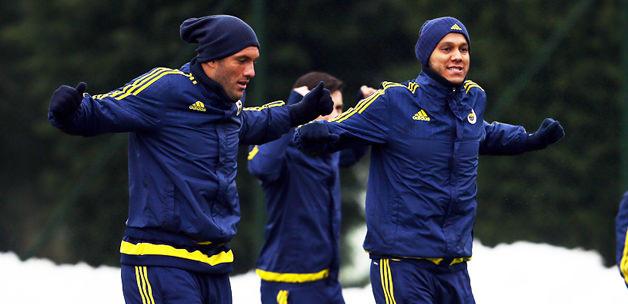 Fenerbahçe 5 eksikle çalıştı! Van Persie...