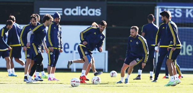 Fenerbahçe'ye iki yıldızından müjde!