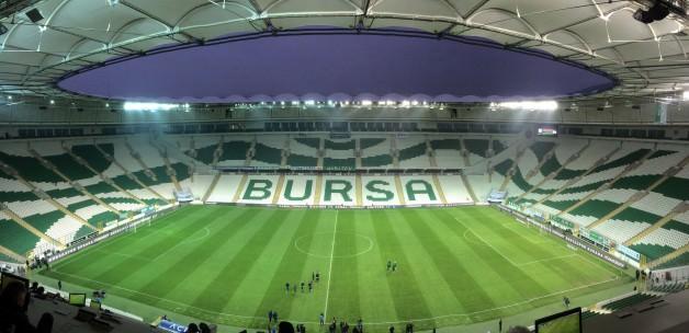 Bursa'da ilginç olay! 2. yarı 15 dk geç başladı