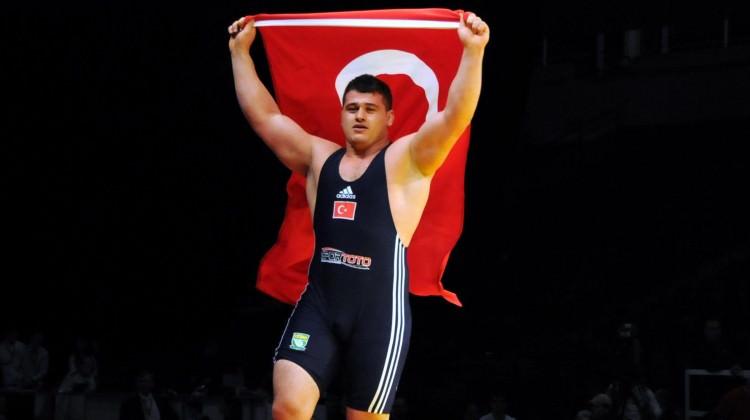Rio'da bayrağımızı Rıza Kayaalp taşıyacak