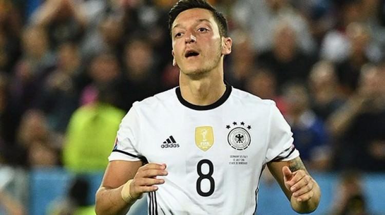 Mesut, Emre Can ve İlkay'a milli davet