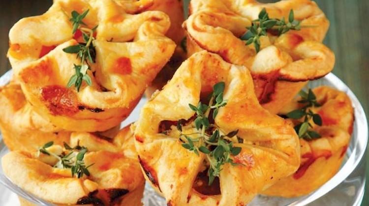 Beyaz peynirli ve domatesli kese börek tarifi