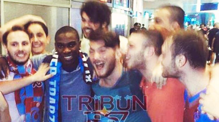 Yeni transfer İstanbul'a indi! Coşku seli...