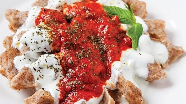 Yoğurtlu ve soslu bulgur köftesi tarifi