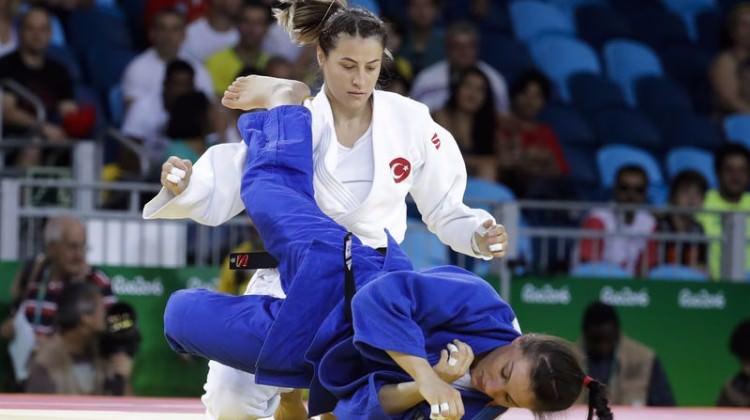 Judoda Büşra, son 16 turuna yükseldi