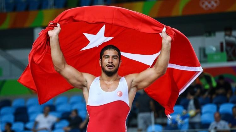 Milli güreşçimiz Rio'da tarih yazdı!