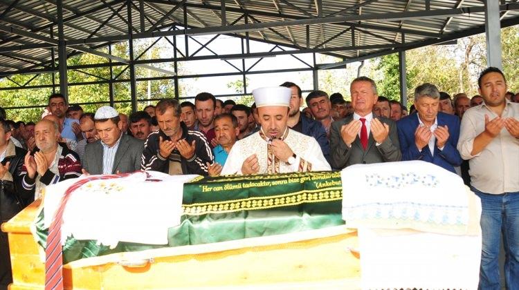 Rögar çukuruna düşerek ölen işçi toprağa verildi