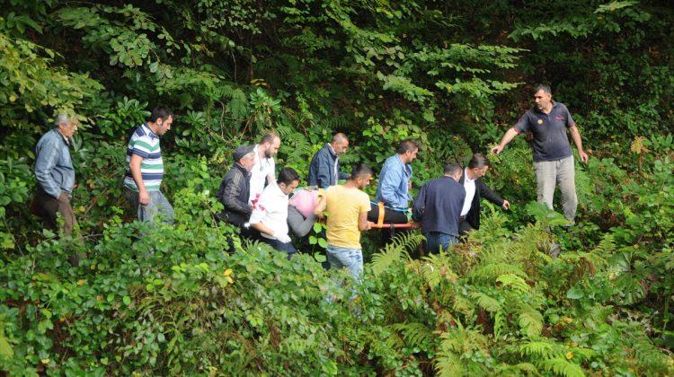 Zonguldak’ta otomobil uçuruma yuvarlandı
