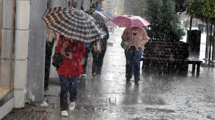 Meteorolojiden İstanbul için yağmur uyarısı Meteorolojiden İstanbul için yağmur uyarısı