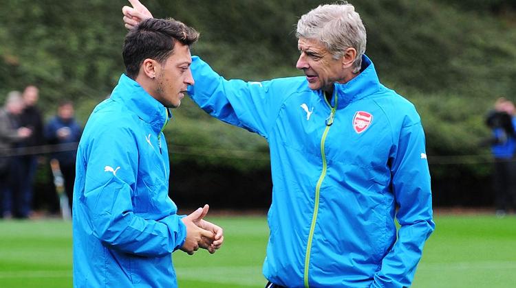 Wenger, Mesut Özil'e sahip çıktı