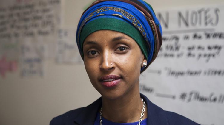 ABD'de bir ilk! Başörtülü vekil Ilhan Omar meclise girdi