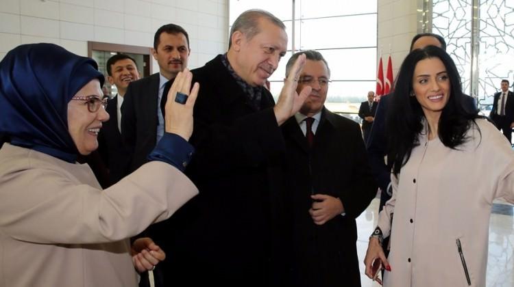 Erdoğan'dan ünlü oyuncuya manevi hediye!