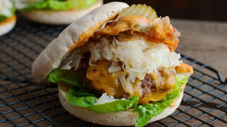 Pastırmalı cheeseburger tarifi