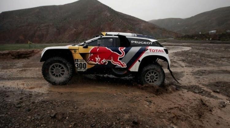 Dakar'da Peterhansel liderliğini korudu