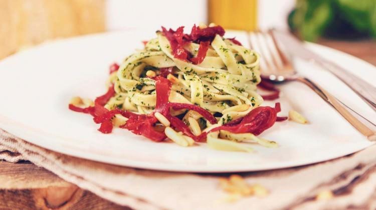 Pesto soslu Tagliatelle tarifi