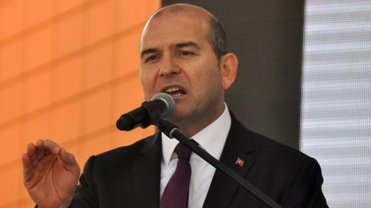 Kürsüyü işgal eden CHP’lilere sert çıktı