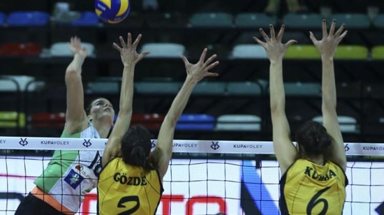 VakıfBank ilk finalist