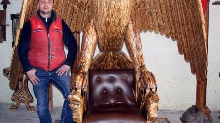 1 tonluk el oyması kartal figürlü taht yaptı