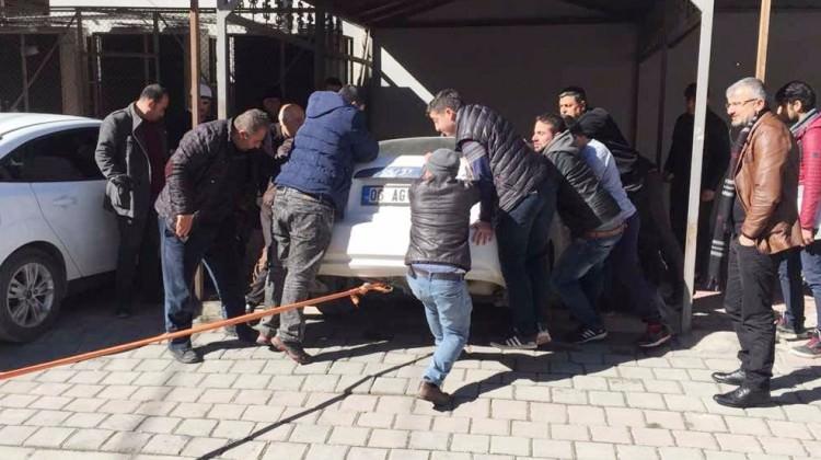 Kadın sürücü ortalığı birbirine kattı