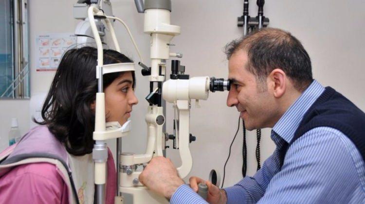 Katarakt ameliyatı oldu, ellerine çok şaşırdı