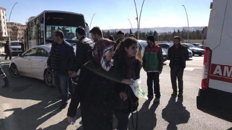 Şanlıurfa’da otobüs otomobille çarpıştı: 3 yaralı