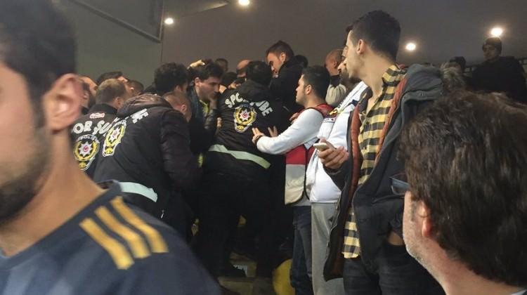 Kadıköy'de büyük şok! Yaka paça dışarı atıldı