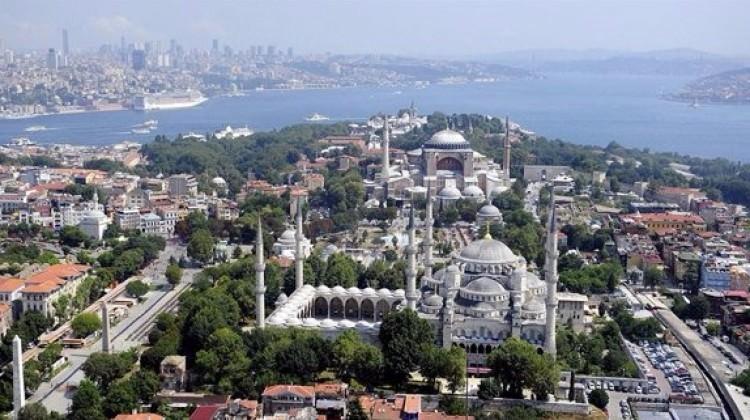 İstanbul'da riskli binalar yıkılıyor