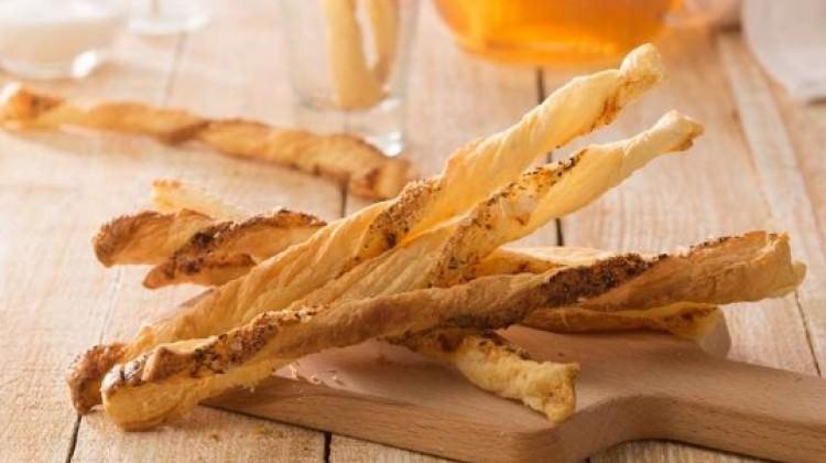 Peynirli milföy çubukları tarifi