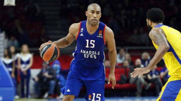 Anadolu Efes'ten kritik galibiyet