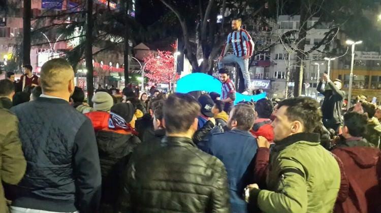 Stadyumdaki coşku sokaklara taşındı