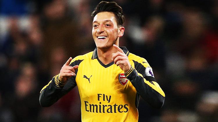 Mesut Özil 3,5 yıllık imzayı attı!