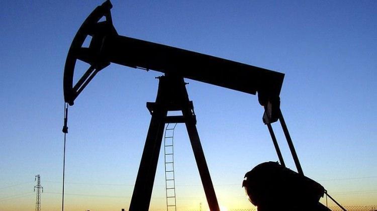 Brent petrol 55 dolarda tutunmaya çalışıyor