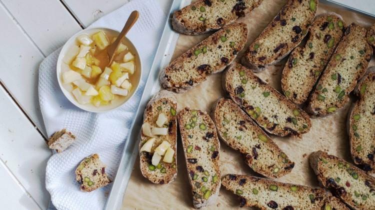 Kızılcık ve fıstıklı biscotti tarifi Kızılcık ve fıstıklı biscotti tarifi