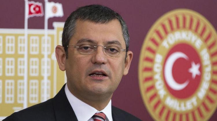 Özgür Özel kimdir? Aslen nerelidir?