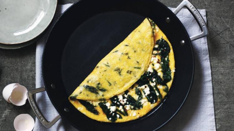 Ispanak ve beyaz peynirli omlet tarifi