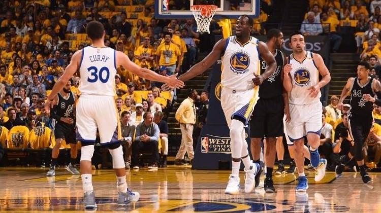 Warriors, Spurs karşısında farklı kazandı