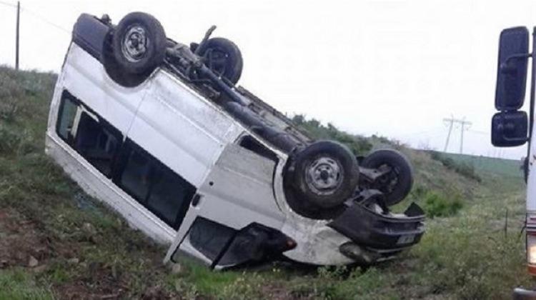 Kur'an kursu öğrencilerini taşıyan araç devrildi