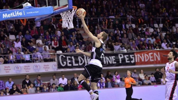 İlk yarı finalist Beşiktaş oldu!