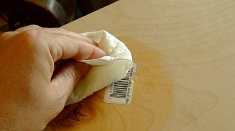 Mobilyalardaki Yapıştırıcılar Nasıl Çıkarılır Mobilyalardaki Yapıştırıcılar Nasıl Çıkarılır