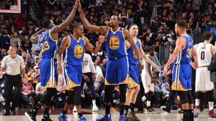 Golden State şampiyonluğa çok yakın!
