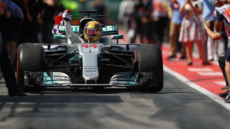 Hamilton Kanada'da rüzgar gibi esti!