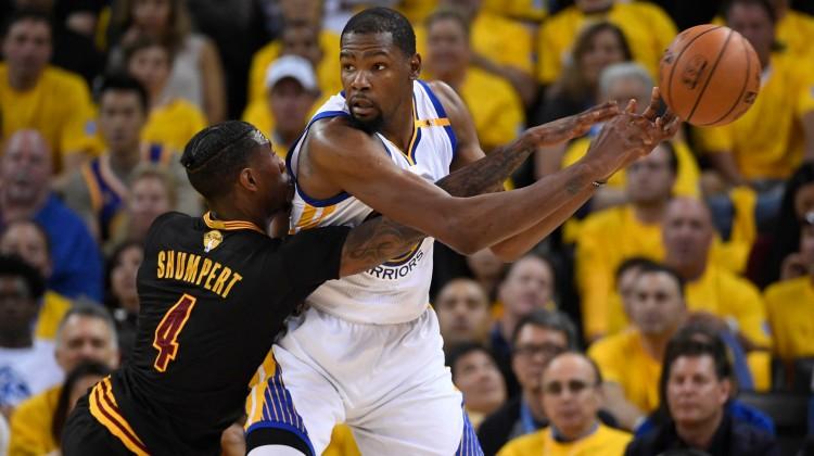LeBron'un çabası yetmedi! Warriors 2-0 yaptı!