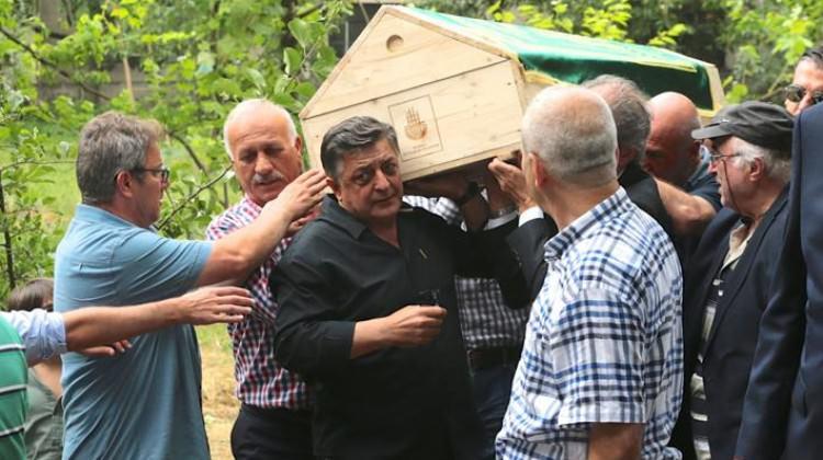 Yılmaz Vural'dan babasına son görev