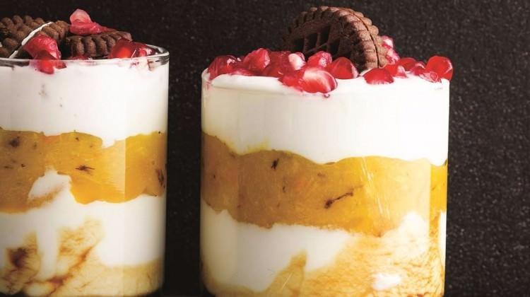 Bardakta cennet hurmalı cheesecake tarifi Bardakta cennet hurmalı cheesecake tarifi