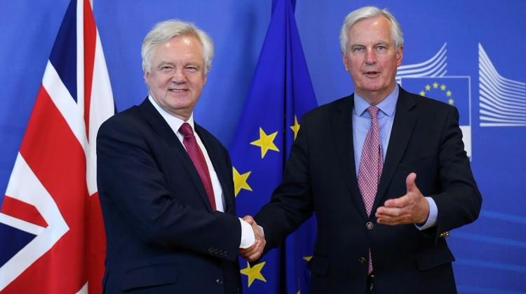 El sıkıştılar! Brexit pazarlığında ilk raund