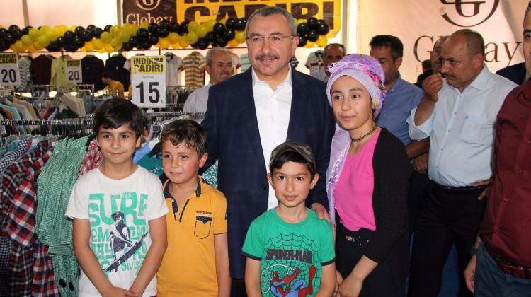 Sancaktepe’de büyük indirim çadırı açıldı
