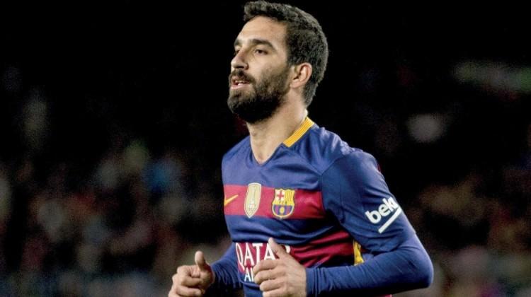 Arda Turan'dan siyah-beyaz paylaşım
